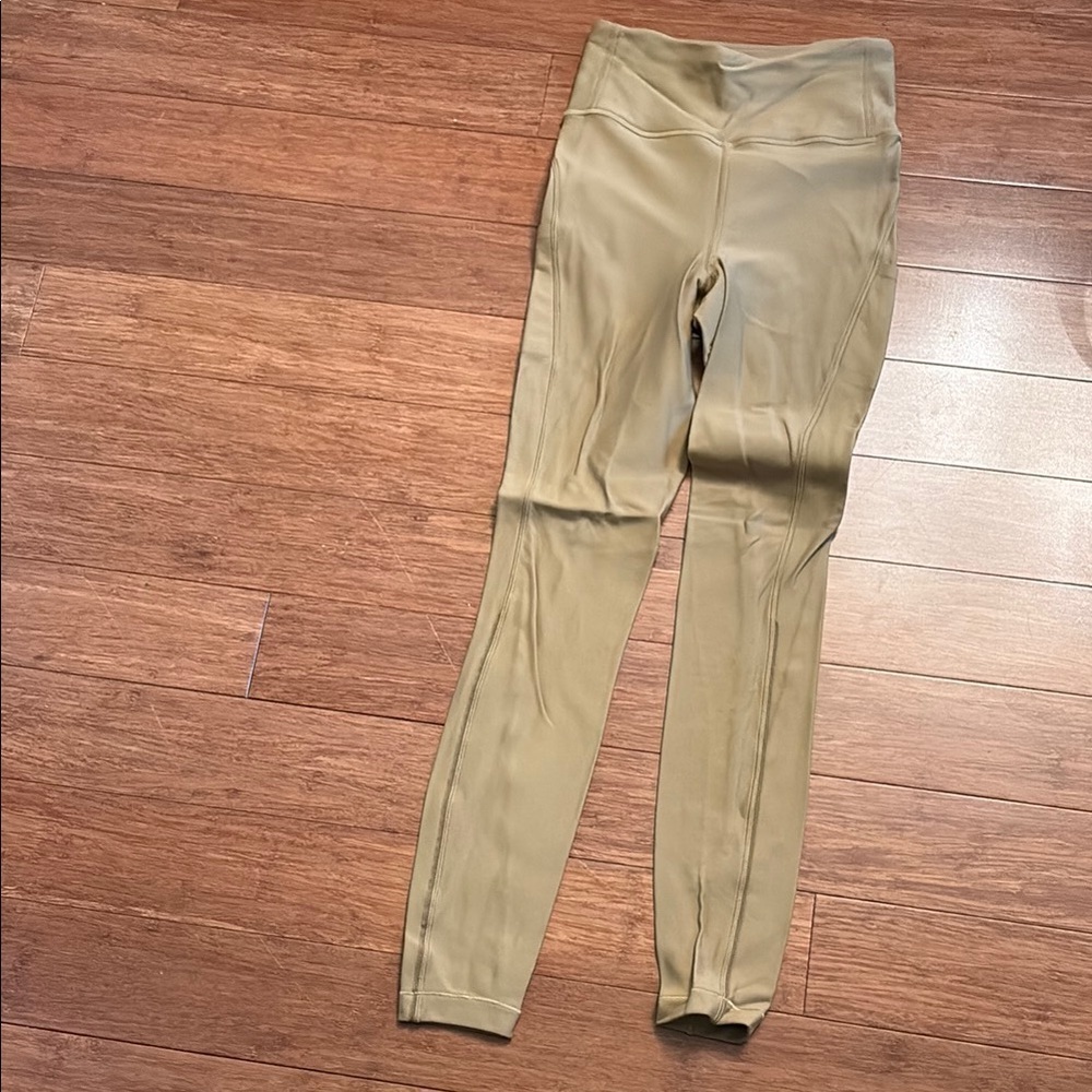Lululemon women’s Stylish mustard Leggings - small. -side pockets